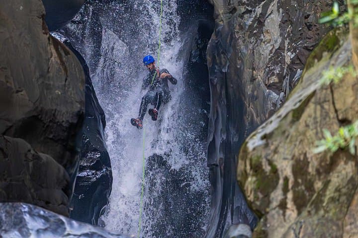 São Miguel : Niveau 2 de canyoning à Salto do Cabrito, Açores